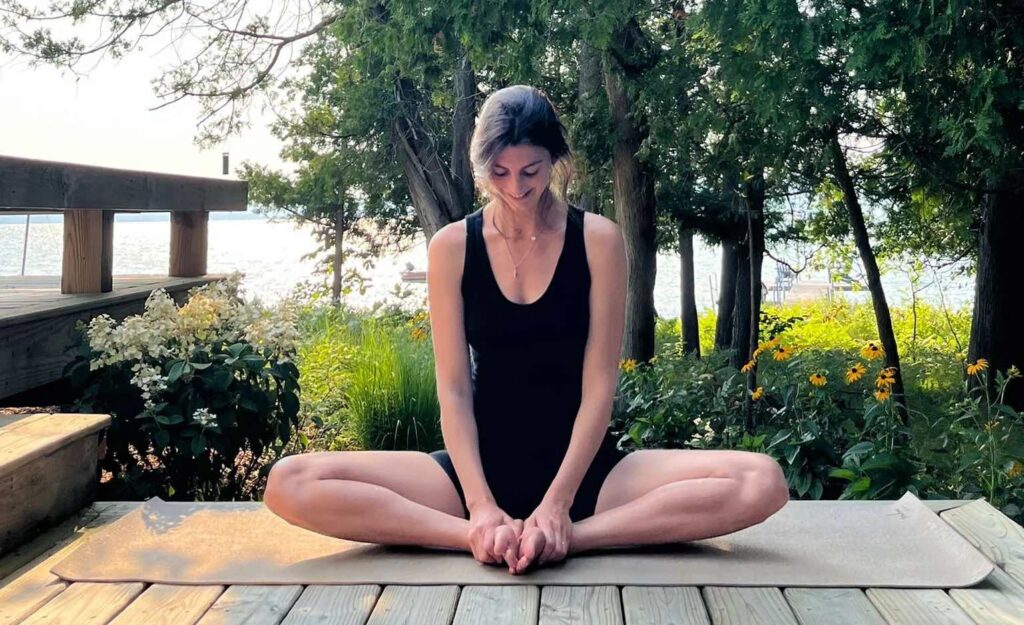 Yoga foto van Beatrice Vos in de natuur
